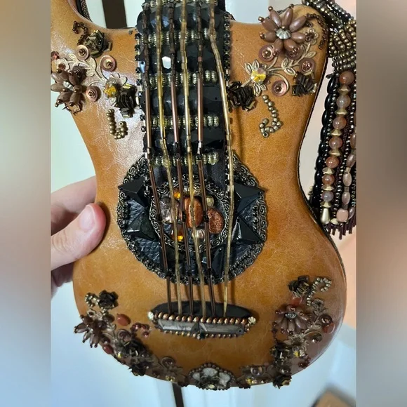 Mary Frances Guitar Hall of Fame Beaded Bag, Vintage Condition - Picture 4 of 12